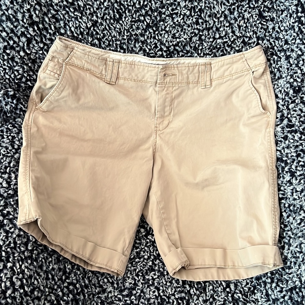 Old Navy. Low Rise shorts. - Picture 3 of 5